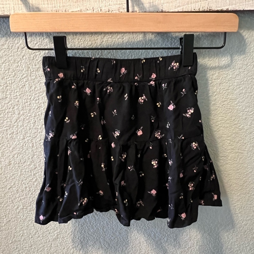 Abercrombie Kids skirt with shorts underneath. Size 5/6.